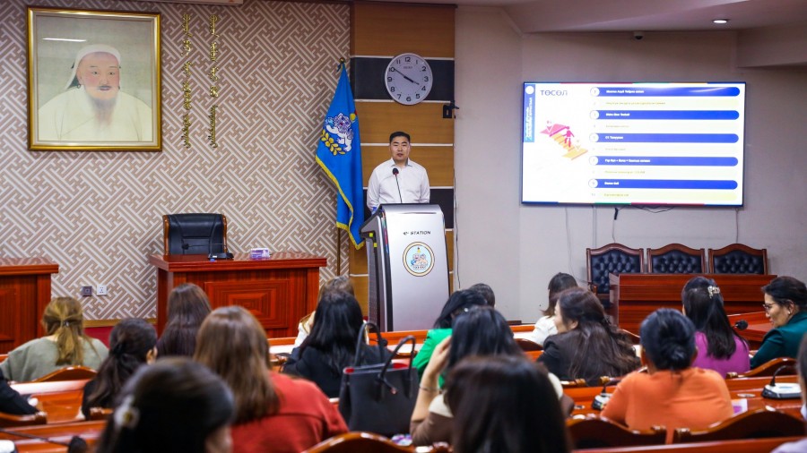 Баянзүрх дүүргийн нийт 61 цэцэрлэгийн эрхлэгч, арга зүйч нартай уулзаж, санал солилцлоо.