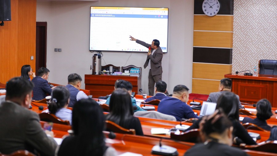 Хурлын төлөөлөгч нар болон Ажлын албаны албан хаагч нар сургалтад хамрагдлаа